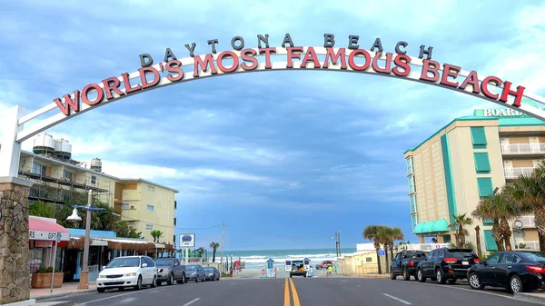 Willkommen am berühmtesten Strand der Welt in Daytona - DAYTONA BEACH, USA - 14. April 2016 — Stockfoto