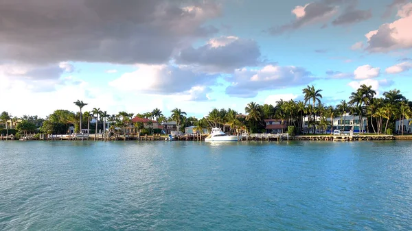 Kleine eilanden rond Miami - de thuisbasis van beroemdheden — Stockfoto