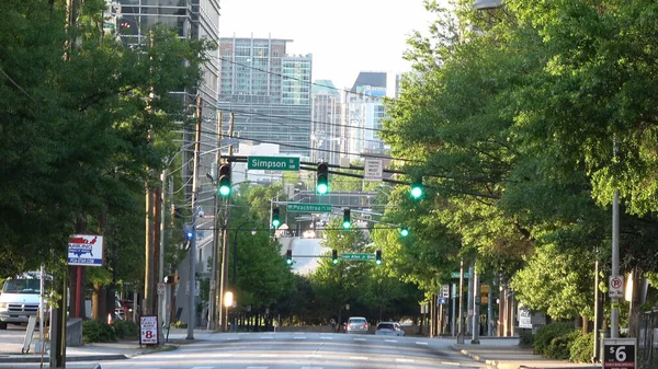 Straßenansicht in Atlanta Downtown - ATLANTA, USA - 22. APRIL 2016 — Stockfoto