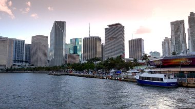 Akşamları Miami 'nin silüeti
