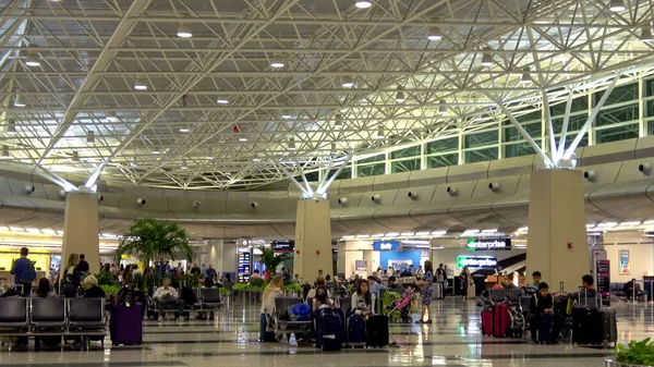 Lobby of Rental Car center at Miami Airport - MIAMI, USA 10 Απριλίου 2016 — Φωτογραφία Αρχείου