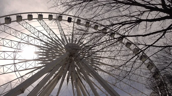 Atlanta Skyview Ferris Wheel i centrum - ATLANTA, USA - APRIL 21, 2016 - fotografi — Stockfoto