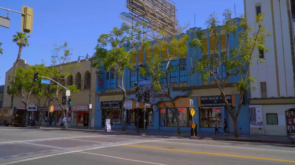 Circulation sur Hollywood Boulevard à Los Angeles - LOS ANGELES, CALIFORNIE - 21 AVRIL 2017 - photographie de voyage — Photo