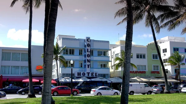 Famous Colony Hotel och Boulevard Hotel i Miami Beach - MIAMI, USA APRIL 10, 2016 — Stockfoto