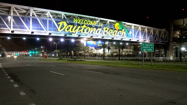 Famous sign - Welcome to Daytona Beach - DAYTONA BEACH, USA - APRIL 14, 2016 — Stock Photo, Image