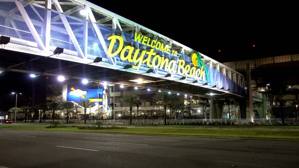 Üdvözöljük a Daytona Beach-en a Nemzetközi Speedway Blvd-on - DAYTONA BEACH, USA - Április 14, 2016 — Stock Fotó