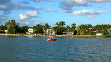 Miami ve Miami sahillerindeki küçük adalar.
