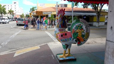 Calle Ocho Little Havana 'daki penis heykeli Miami - MIAMI, ABD 10 Nisan 2016