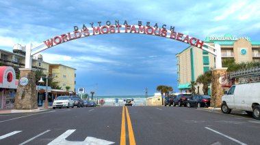 Daytona 'nın en ünlü plajına hoş geldiniz - DAYTONA BEACH, ABD - 14 Nisan 2016
