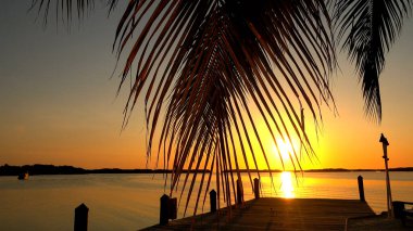 ABD Keys 'te gün batımında harika bir iskele - ISLAMORADA, ABD - 12 Nisan 2016