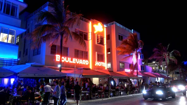 Ocean Drive Miami Beach 'teki Boulevard Oteli - MIAMI, ABD 10 Nisan 2016 — Stok fotoğraf