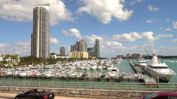 Tipikus Miami Beach Street view - MIAMI, USA Április 10, 2016 — Stock Fotó