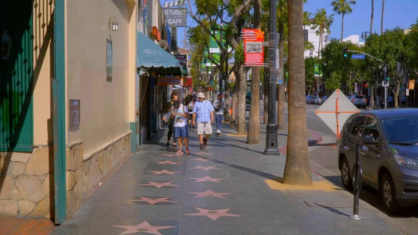 As estrelas no Passeio da Fama em Hollywood - LOS ANGELES, CALIFORNIA - 21 de abril de 2017 - fotografia de viagem — Fotografia de Stock