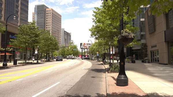 Atlanta Midtown streetview on Peachtree street - ATLANTA, Verenigde Staten - APRIL 20, 2016 — Stockfoto