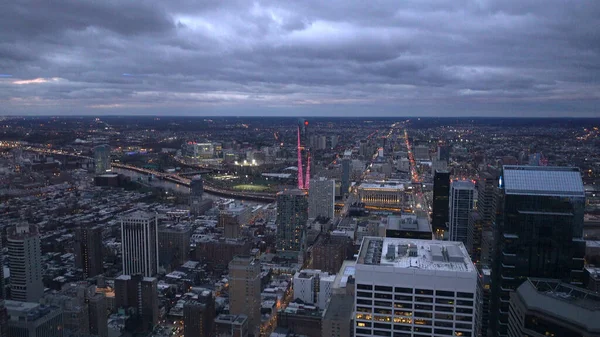 Bonita vista aérea sobre Filadelfia por la noche - fotografía de viaje — Foto de Stock