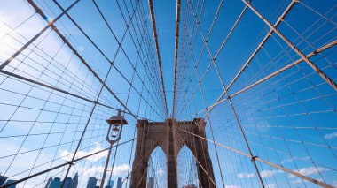 Etkileyici Brooklyn Köprüsü New York - şaşırtıcı geniş açı çekimi - seyahat fotoğrafçılığı