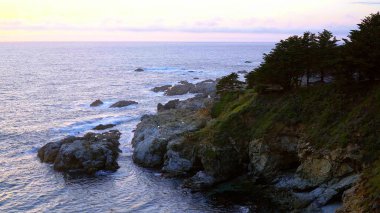 Big Sur California 'daki kayalık sahil - Pasifik Sahili - seyahat fotoğrafçılığı