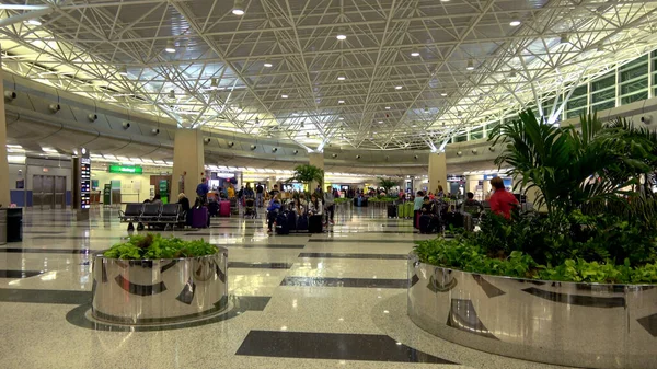 Pusat Penyewaan Mobil di Bandara Miami - MIAMI, AS April 10, 2016 — Stok Foto