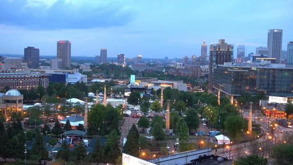 Centennial Olympic Park w Atlancie wieczorem - ATLANTA, USA - KWIECIEŃ 21, 2016 — Zdjęcie stockowe