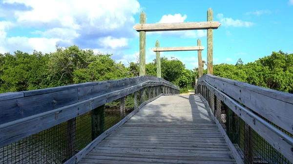 Ponte para a área de praia em Miami - MIAMI, EUA 10 de abril de 2016 — Fotografia de Stock