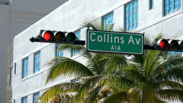 Miami Sahili Art Deco bölgesindeki ünlü Collins Bulvarı — Stok fotoğraf