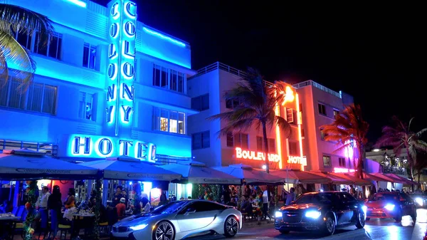 Famous Colony Hotel and Boulevard Hotel in Miami Beach - MIAMI, USA APRIL 10, 2016 — Stock Photo, Image