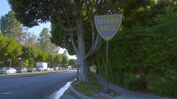Los Angeles 'taki ünlü Beverly Hills tabelası LOS ANGELES, CALIFORNIA - 21 Nisan 2017 - seyahat fotoğrafçılığı — Stok fotoğraf