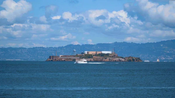 Famosa Ilha de Alcatraz e Prisão de Alcatraz em São Francisco - viagens — Fotografia de Stock