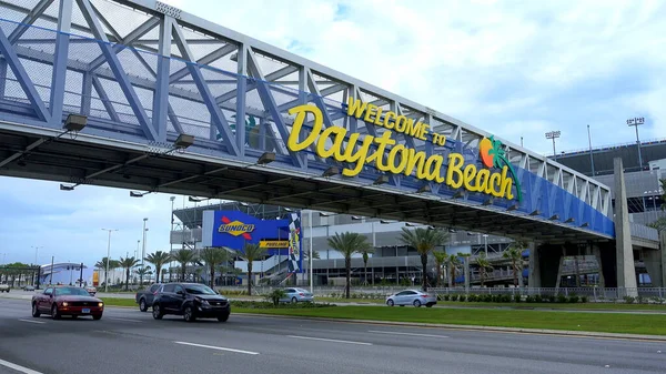 Daytona Beach Welcome sign by day - DAYTONA BEACH, USA - APRIL 14, 2016 — Stock Photo, Image