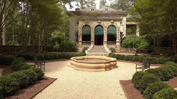 Beautiful Swan House in Atlanta - ATLANTA, USA - APRIL 21, 2016 — Stock Photo, Image