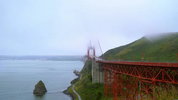 Golden Gate Köprüsü San Francisco sisli bir günde - seyahat fotoğrafçılığı — Stok fotoğraf