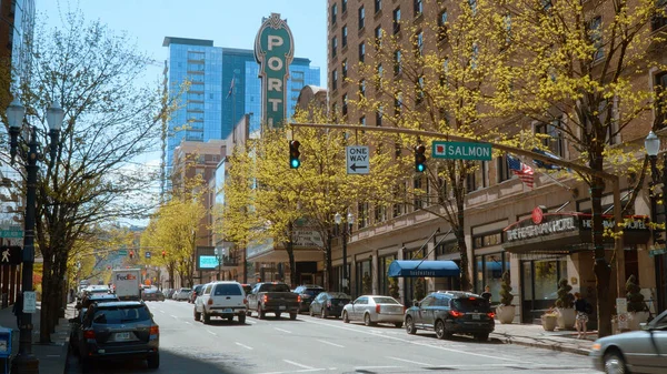 Portland Street view - PORTLAND, OREGON - 16 de ABRIL de 2017 - fotografía de viajes — Foto de Stock