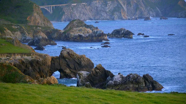 Gyönyörű csendes-óceáni partvonal Big Sur California - utazási fotózás — Stock Fotó