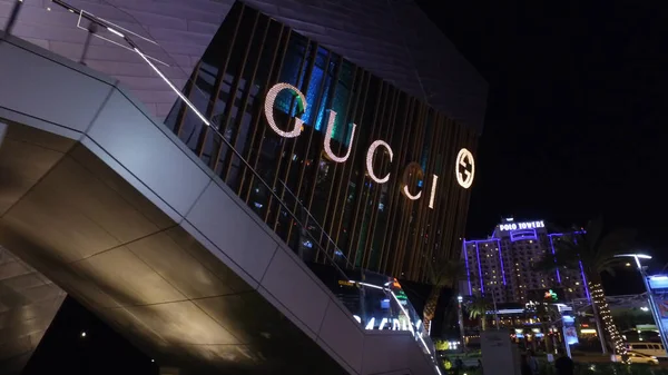 Gucci - Tiendas exclusivas en Crystals - un moderno centro comercial en Las Vegas City Center - LAS VEGAS, ESTADOS UNIDOS - 20 DE ABRIL DE 2017 — Foto de Stock