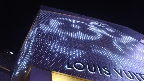 Louis Vuitton - Tiendas exclusivas en Crystals - un moderno centro comercial en Las Vegas City Center - LAS VEGAS, ESTADOS UNIDOS - 20 DE ABRIL DE 2017 — Foto de Stock