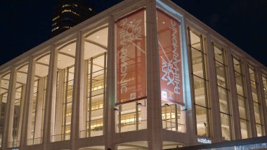 New York Filarmoni Orkestrası Manhattan 'daki Lincoln Center - NEW YORK CITY, ABD - 2 Nisan 2017