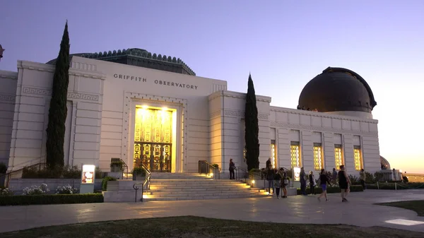 Los Ángeles - El famoso Observatorio Griffith - LOS ÁNGELES, ESTADOS UNIDOS - 21 DE ABRIL DE 2017 — Foto de Stock