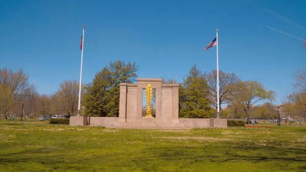 Memorial of the Second Division in Washington DC located at Constitution Avenue - travel photography — Stock Photo, Image