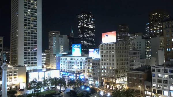 San Francisco 'daki Union Meydanı üzerinde gece hava manzarası - SAN FRANCISCO, Birleşik Devletler - 21 Nisan 2017 — Stok fotoğraf