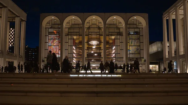 MET Metropolitan Opera in Lincoln Center Manhattan New York - NEW YORK CITY, Verenigde Staten - APRIL 2, 2017 — Stockfoto