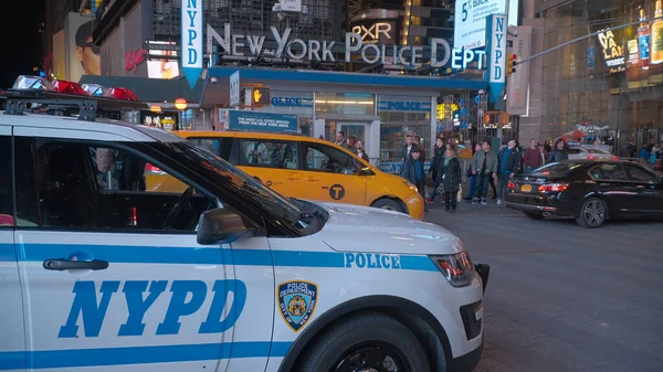 NYPD New York Police at Times Square Manhattan - Νέα Υόρκη, ΗΠΑ - 2 Απριλίου 2017 — Φωτογραφία Αρχείου