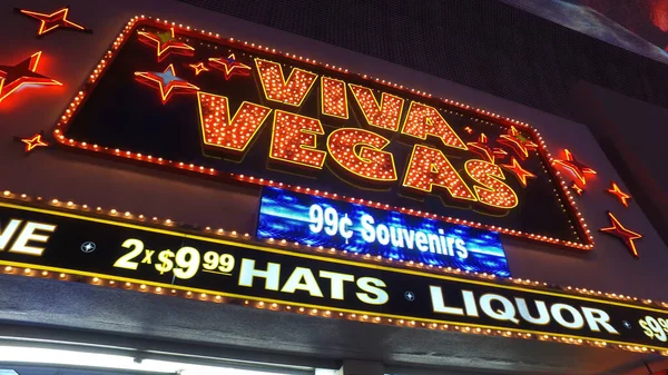 Luces de neón Viva Las Vegas - LAS VEGAS, ESTADOS UNIDOS - 22 DE ABRIL DE 2017 —  Fotos de Stock