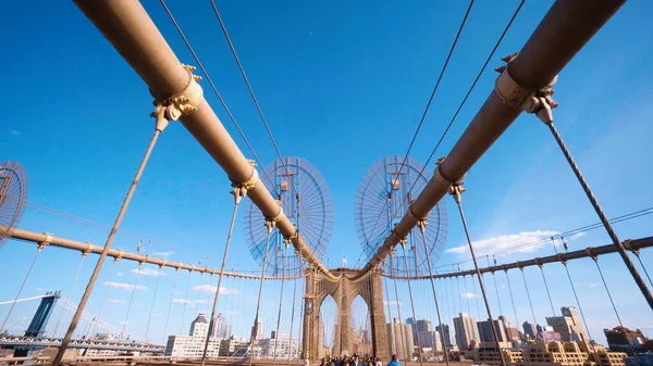 Maravilloso puente de Brooklyn - un hito importante de Nueva York - NUEVA YORK CITY, USA - 2 DE ABRIL DE 2017 — Foto de Stock