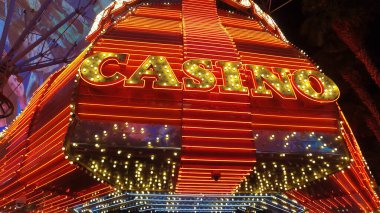 Las Vegas şehir merkezindeki gazino neon ışıkları LAS VEGAS, Birleşik Devletler 22 Nisan 2017