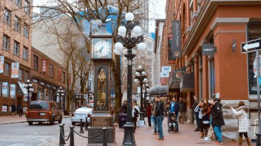 Vancouver Gastown 'un en ünlü simgesi - Buhar Saati - VANCOUVER, CANADA - 11 Nisan 2017