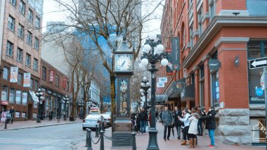 Vancouver Gastown 'un en ünlü simgesi - Buhar Saati - VANCOUVER, CANADA - 11 Nisan 2017