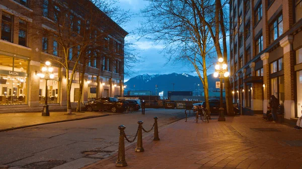 Incroyable Gastown à Vancouver - belle vue en soirée - VANCOUVER, CANADA - 11 AVRIL 2017 — Photo