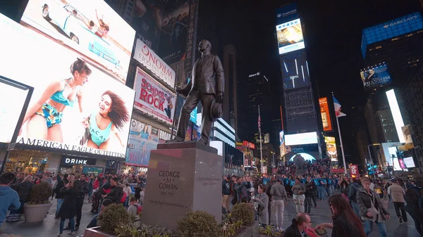 Amazing Times Square Manhattan de noche - NUEVA YORK CITY, USA - 2 DE ABRIL DE 2017 — Foto de Stock