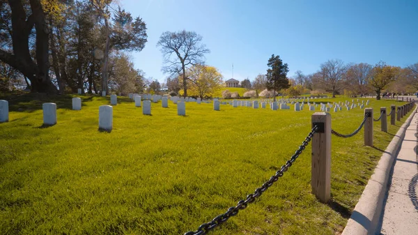 Знаменитий цвинтар Арлінгтона у Вашингтоні. — стокове фото