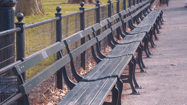 Bancs à Central Park New York - bel endroit pour se détendre - photographie de voyage — Photo